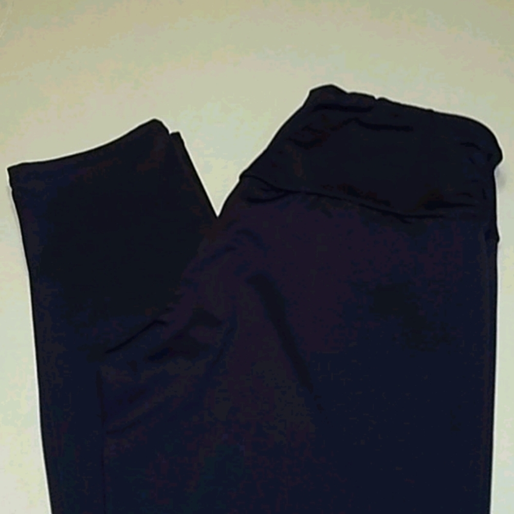 Navy blue leggings.